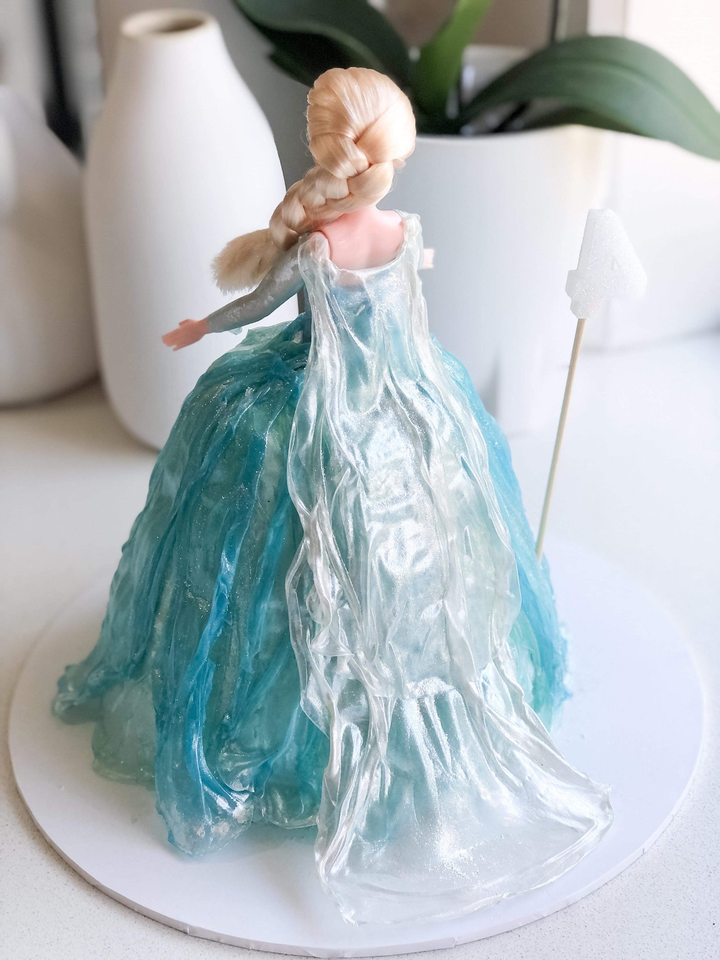 Elsa Barbie Cake