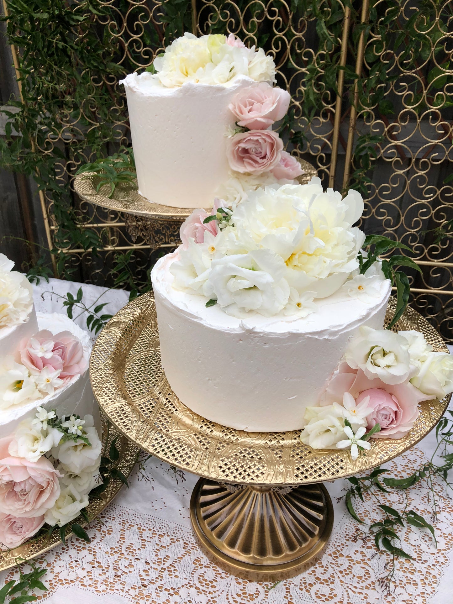 Royal Cake Buffet With Roses