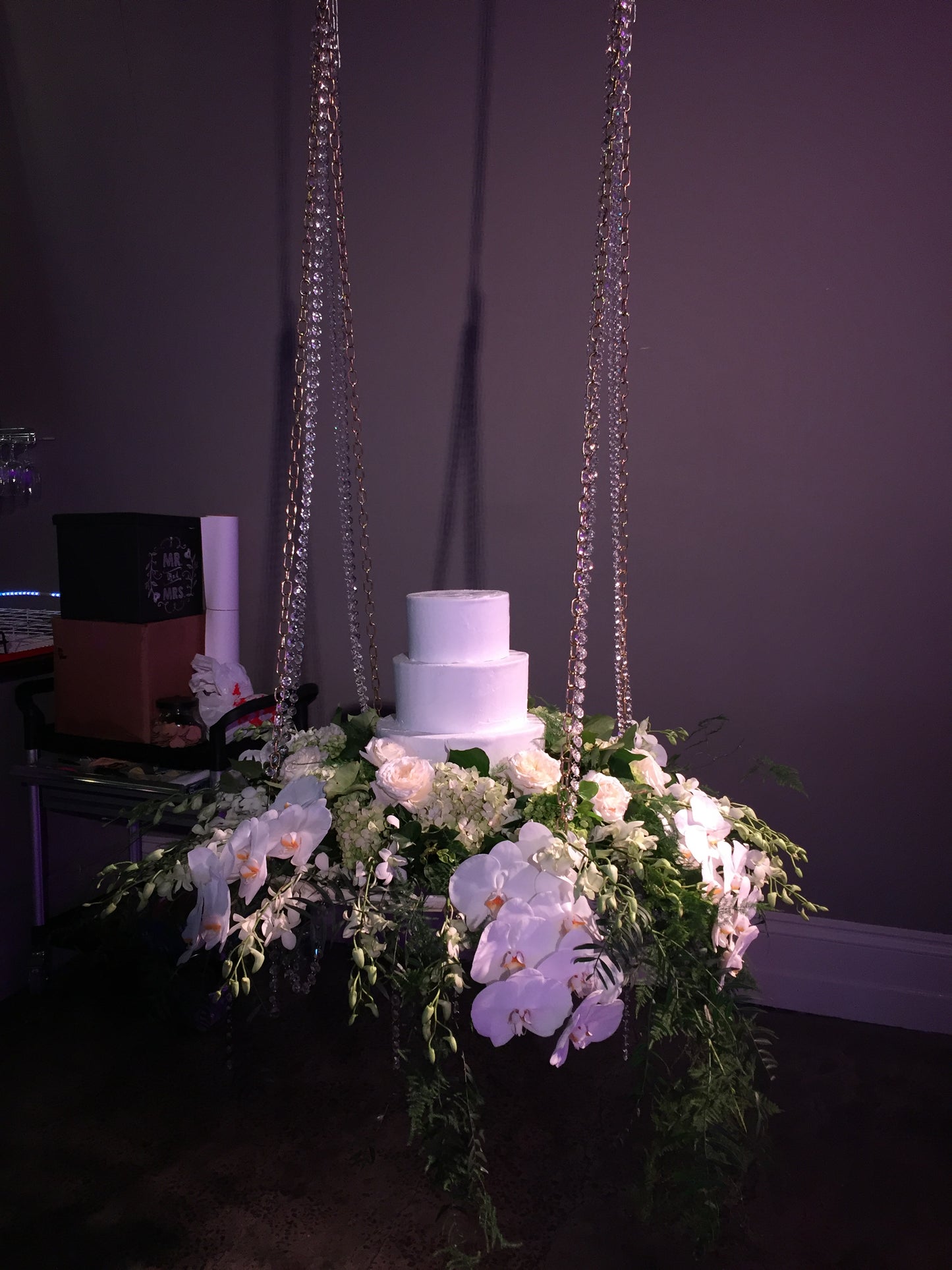 How to Decorate a Hanging Cake 3